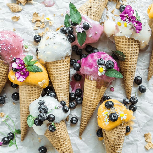 a lot of ice cream cone